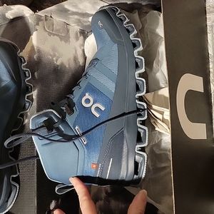 On Cloud Running Cloudrock Waterproof Hiking Boots 6.5